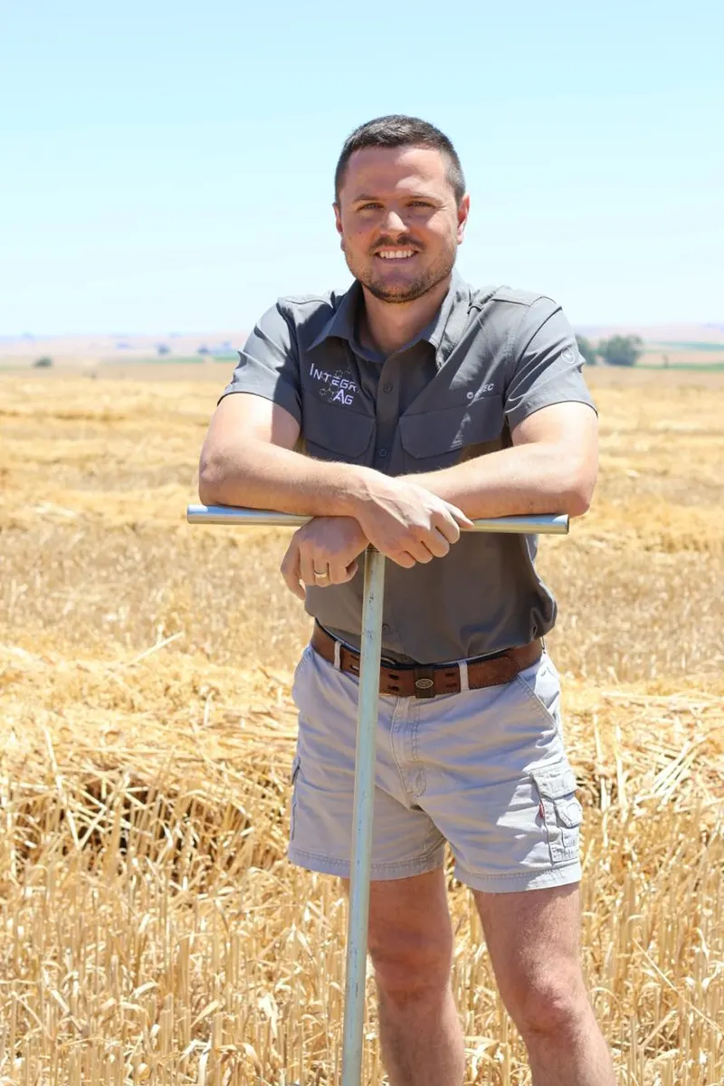 Evert Bergh, agronomist at Integri Ag, in a harvested field with a soil sampling probe